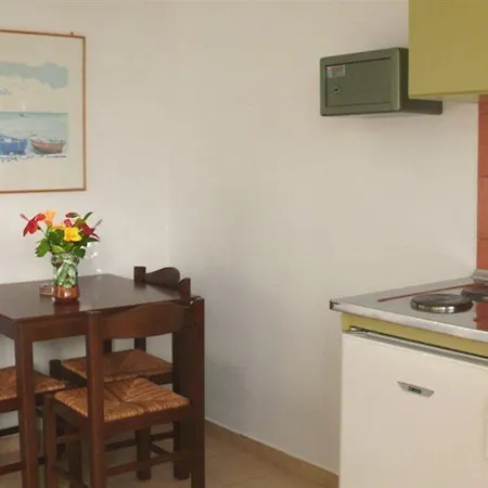 Apladas Hotel 3*